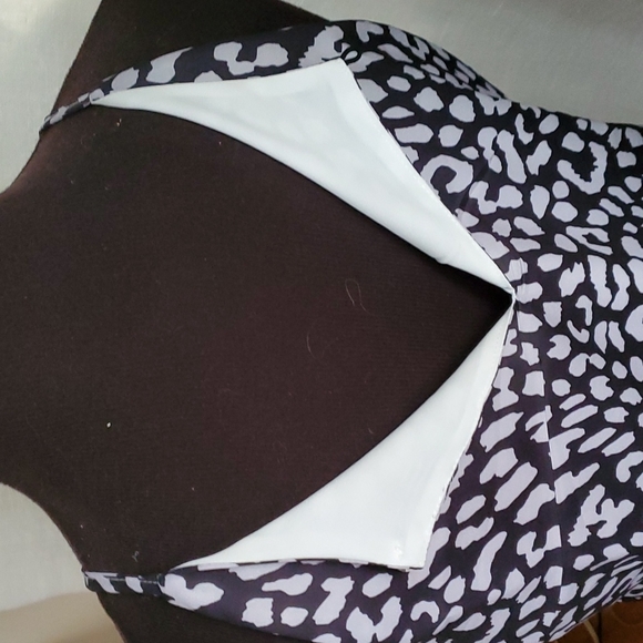 Elegant string strap tank - Picture 5 of 8